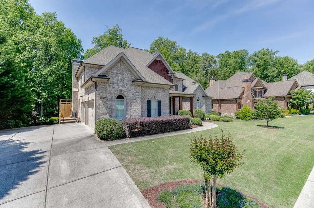 2718 Kelly Cove Dr, Buford, GA 30519
