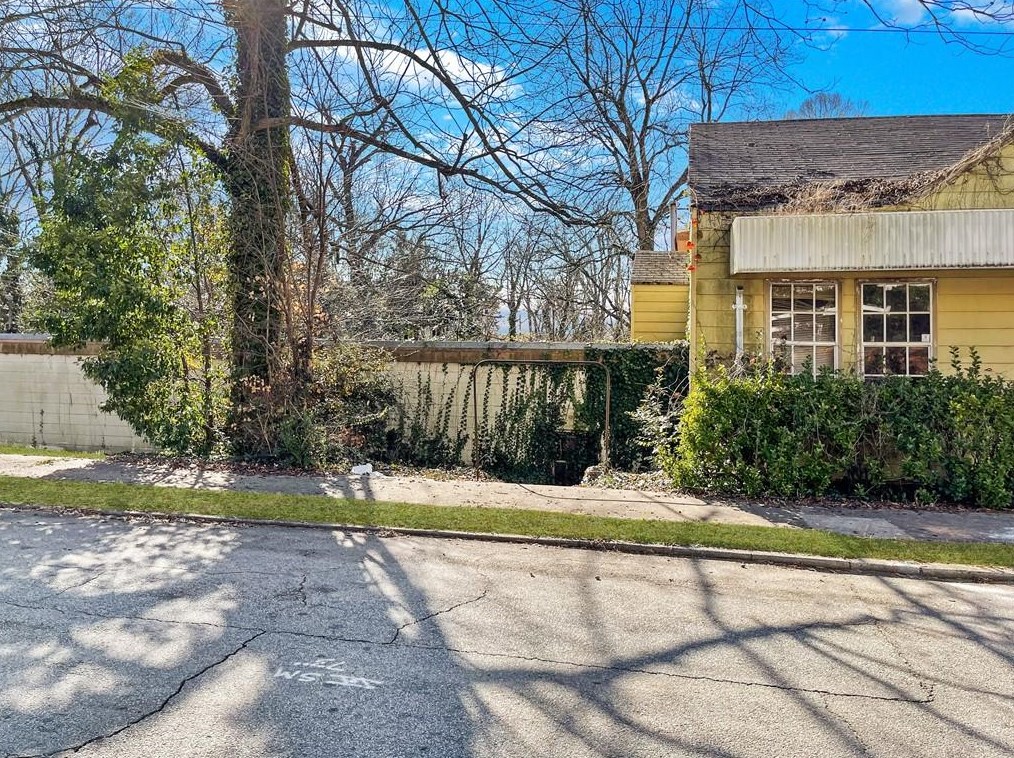 1762 Temple Ave, Atlanta, GA 30337-2734