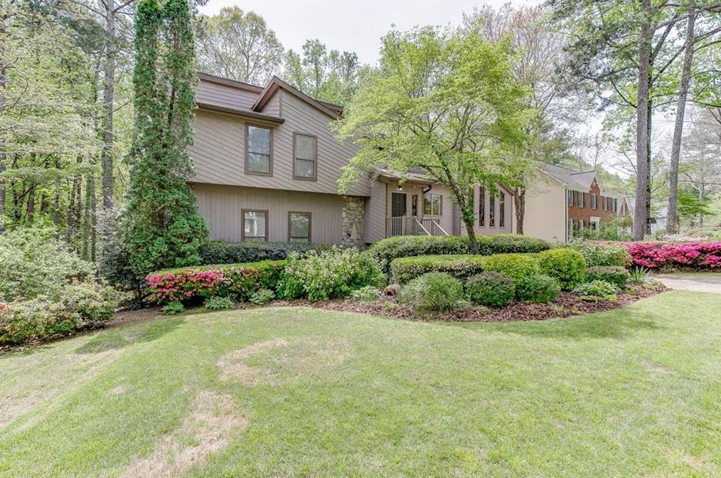 1563 Sandpoint Dr, Roswell, GA 30075-5402