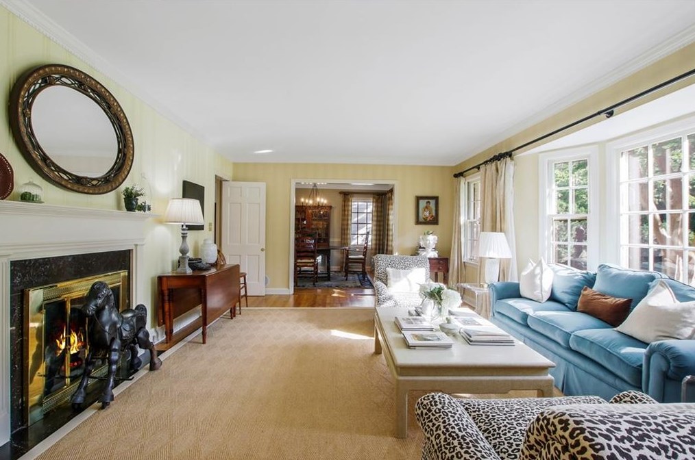 3086 Rhodenhaven Dr, Atlanta, GA 30327-1226