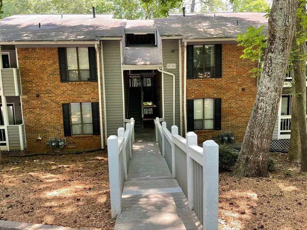 323 Warm Springs Cir, Roswell, GA 30075
