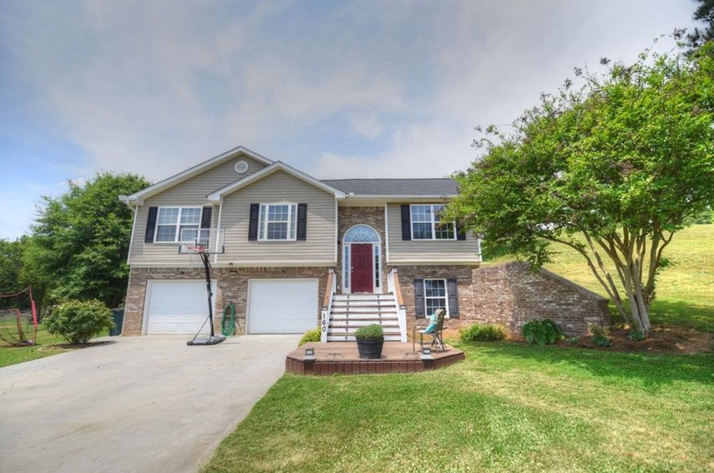 160 Walnut Hill Dr, Calhoun, GA 30701-4385