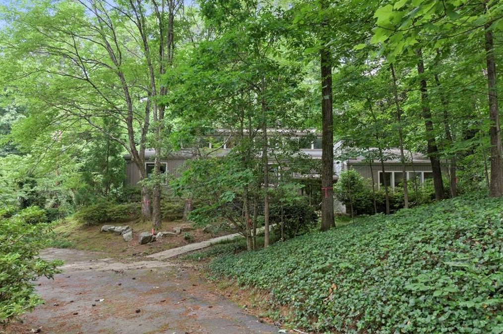 4377 Paran Pl, Atlanta, GA 30327-3712