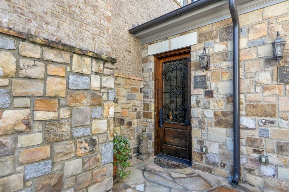 2823 Paces Lookout Ln, Atlanta, GA 30339-1857