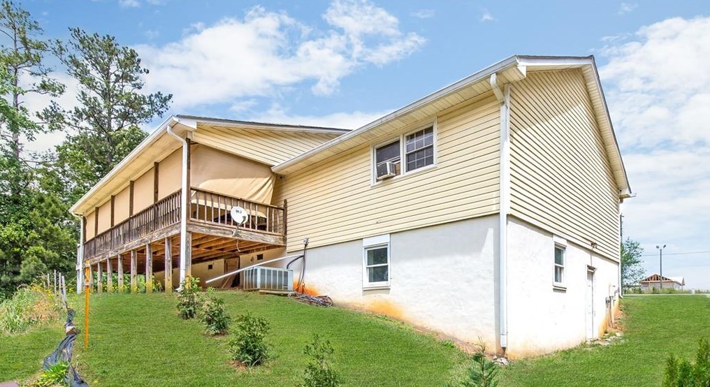 329 Cross Plains Hulett Rd, Carrollton, GA 30116