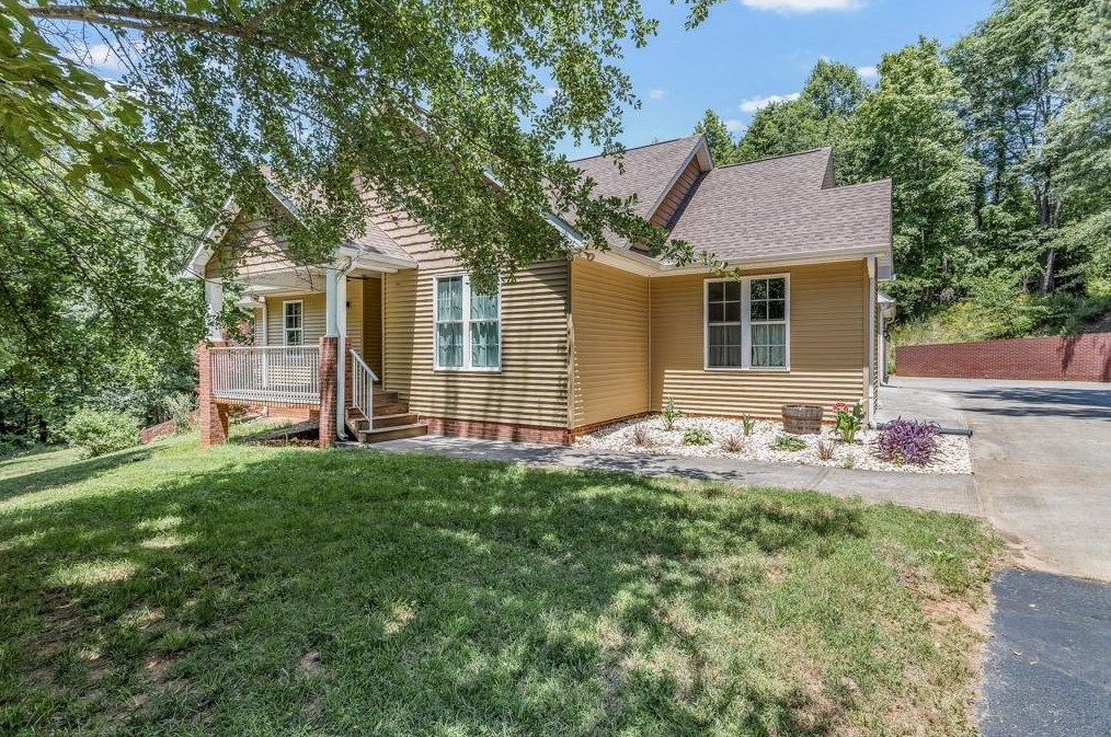 60 River Ridge Dr, Pendergrass, GA 30567-3438