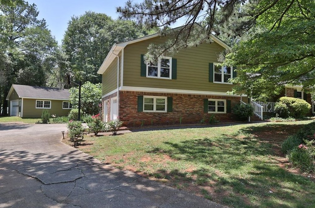 5842 Surrey Pl, Norcross, GA 30093-3952