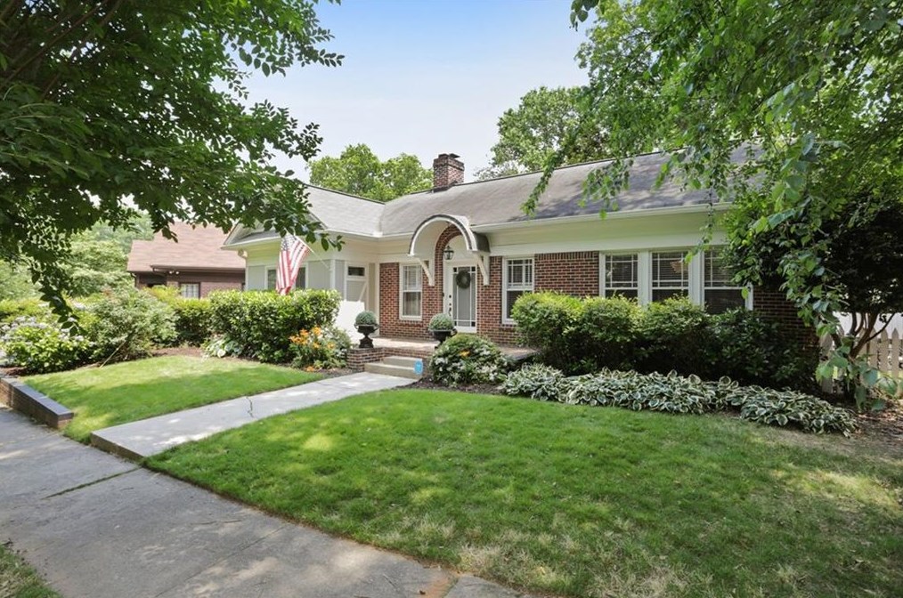 1099 Stillwood Dr, Atlanta, GA 30306-3535
