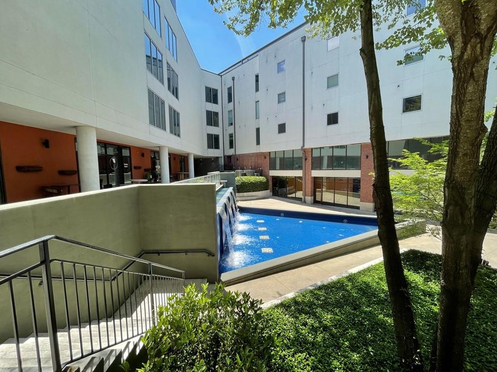333 Nelson St, Atlanta GA  30313-1300 exterior
