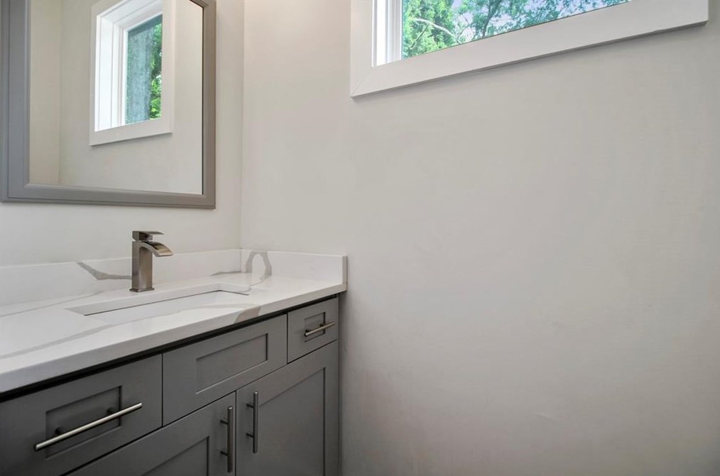 3060 Glendale Ct, Decatur GA  30032-5802 exterior