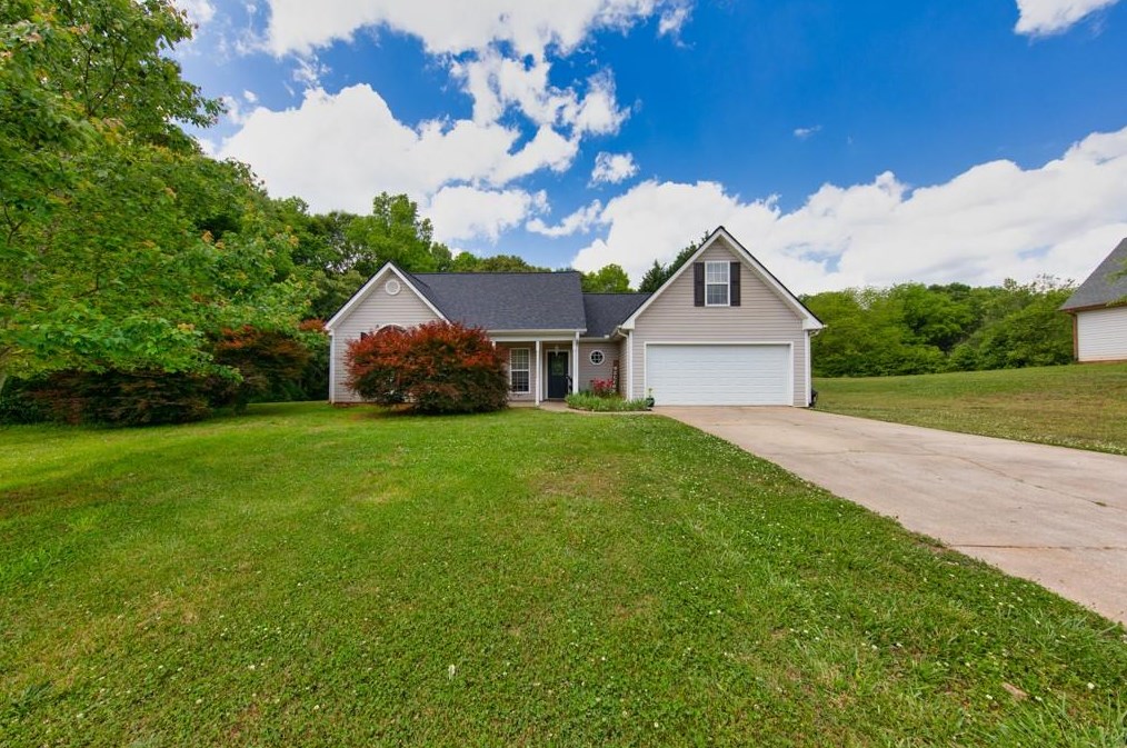 252 Brannon Dr, Hoschton, GA 30548-6342