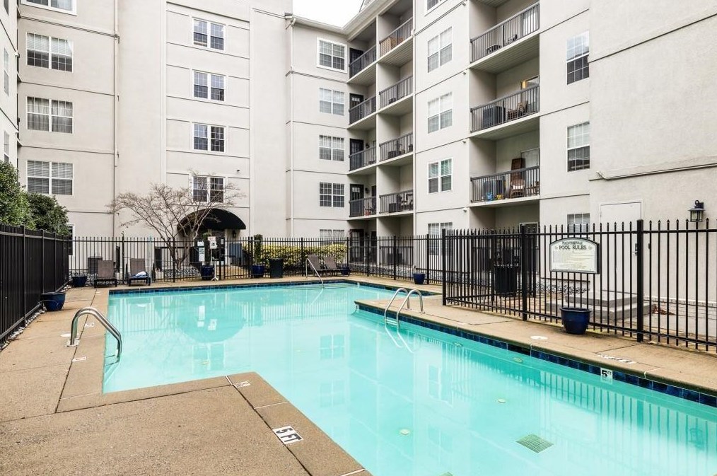 1075 Peachtree Walk, Atlanta GA  30309-4404 exterior