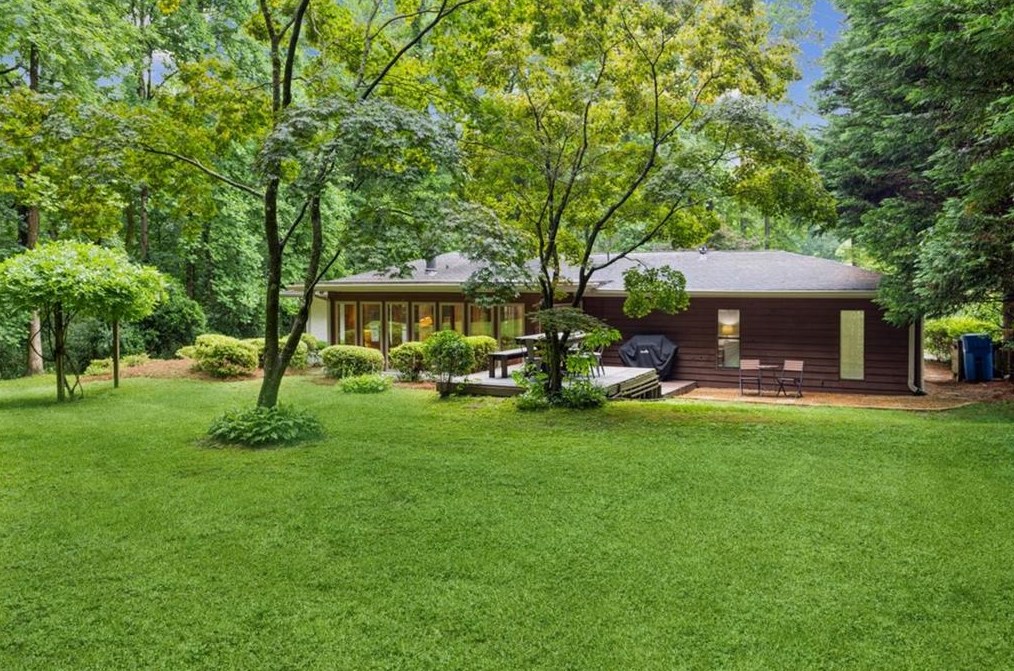 2000 Westwood Cir, Smyrna GA  30080-5851 exterior