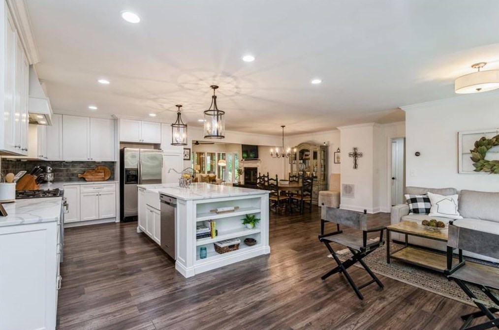 2000 Westwood Cir, Smyrna GA  30080-5851 exterior