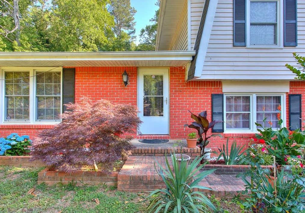 1381 Cedar Heights Dr, Stone Mountain, GA 30083-1806