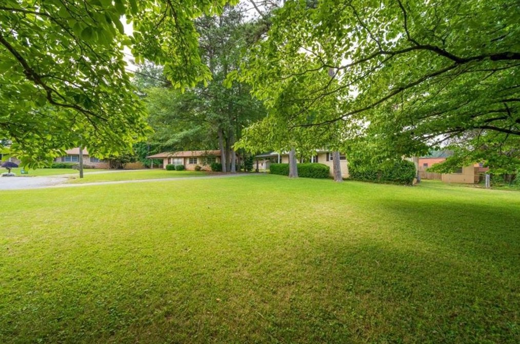 3048 Hudson Ct, Decatur, GA 30033-1115