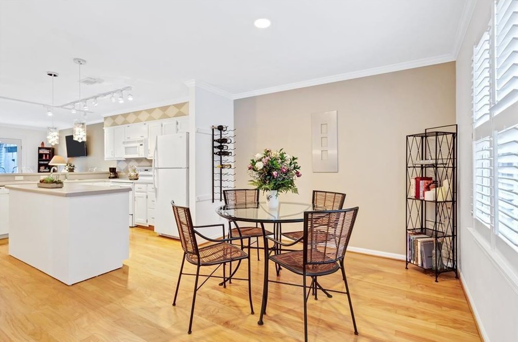 524 Commerce Dr, Decatur GA  30030-2608 exterior