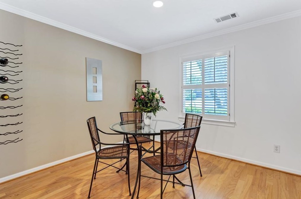 524 Commerce Dr, Decatur GA  30030-2608 exterior