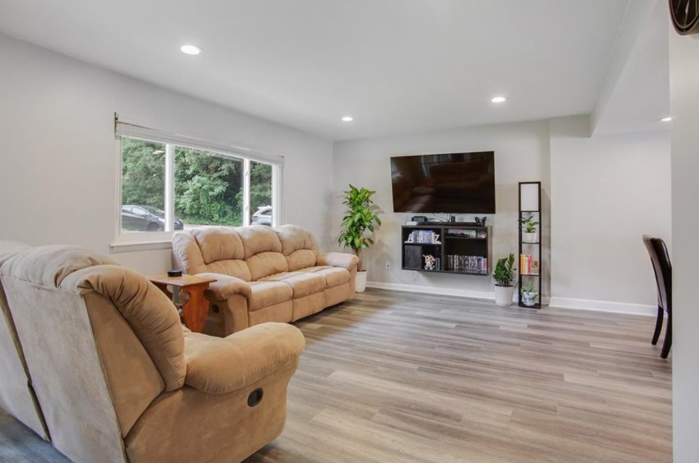 7086 Stonington Dr, Atlanta, GA 30328-1963