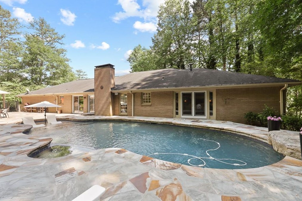 125 Shore Ct, Roswell, GA 30075-5034