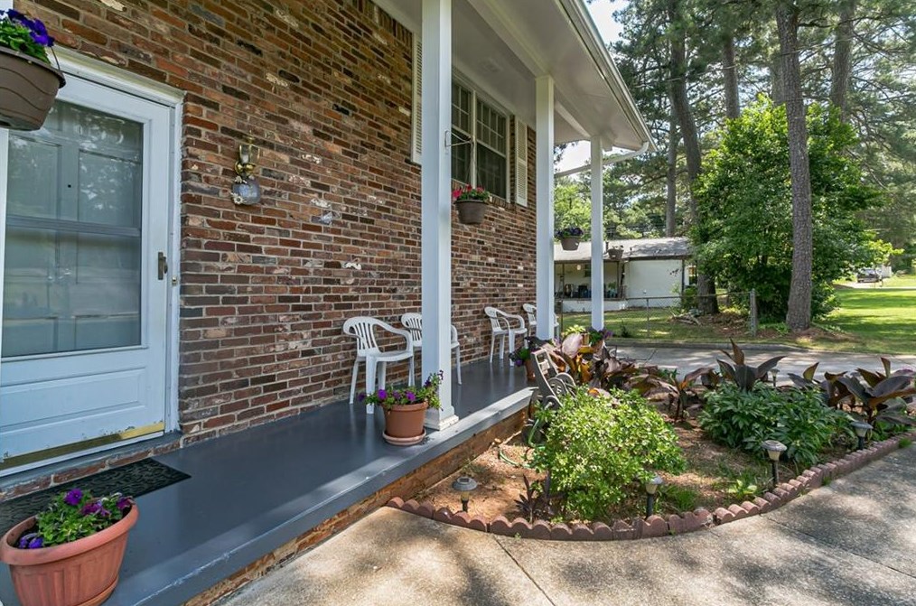 4032 Gretna Green Dr, Decatur GA  30035-1351 exterior