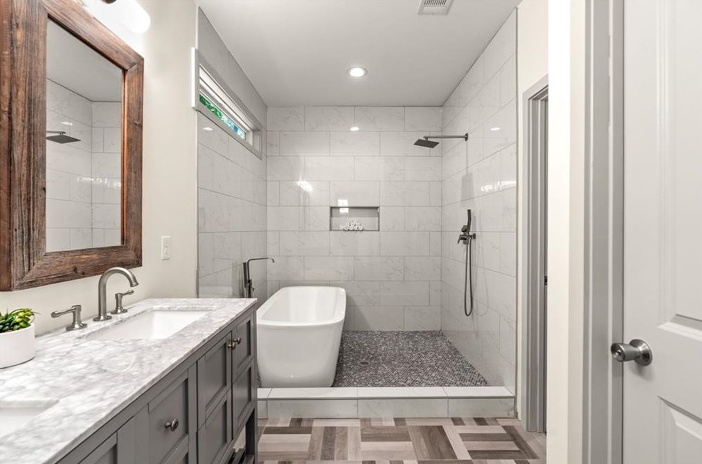 1231 Thomas Rd, Decatur GA  30030-4618 exterior