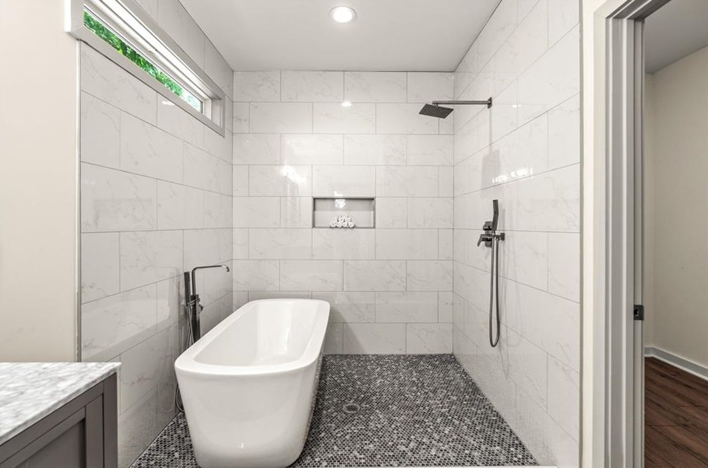 1231 Thomas Rd, Decatur GA  30030-4618 exterior