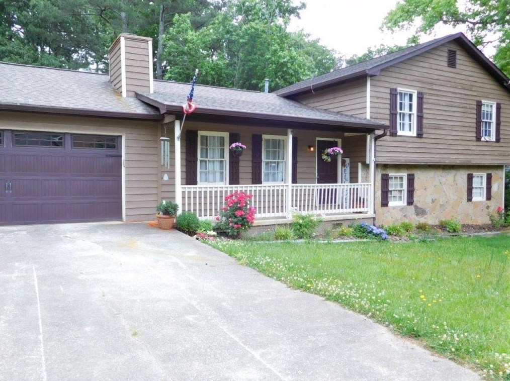 2645 Suncrest Dr, Buford, GA 30519
