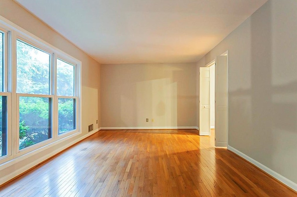 1718 Woodcliff Ct, Atlanta GA  30329-2433 exterior