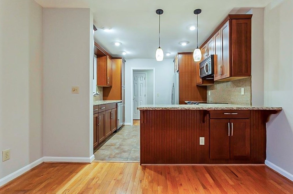 1718 Woodcliff Ct, Atlanta GA  30329-2433 exterior