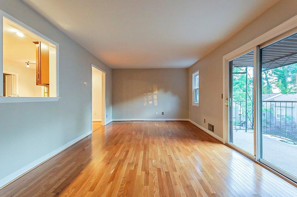 1718 Woodcliff Ct, Atlanta GA  30329-2433 exterior