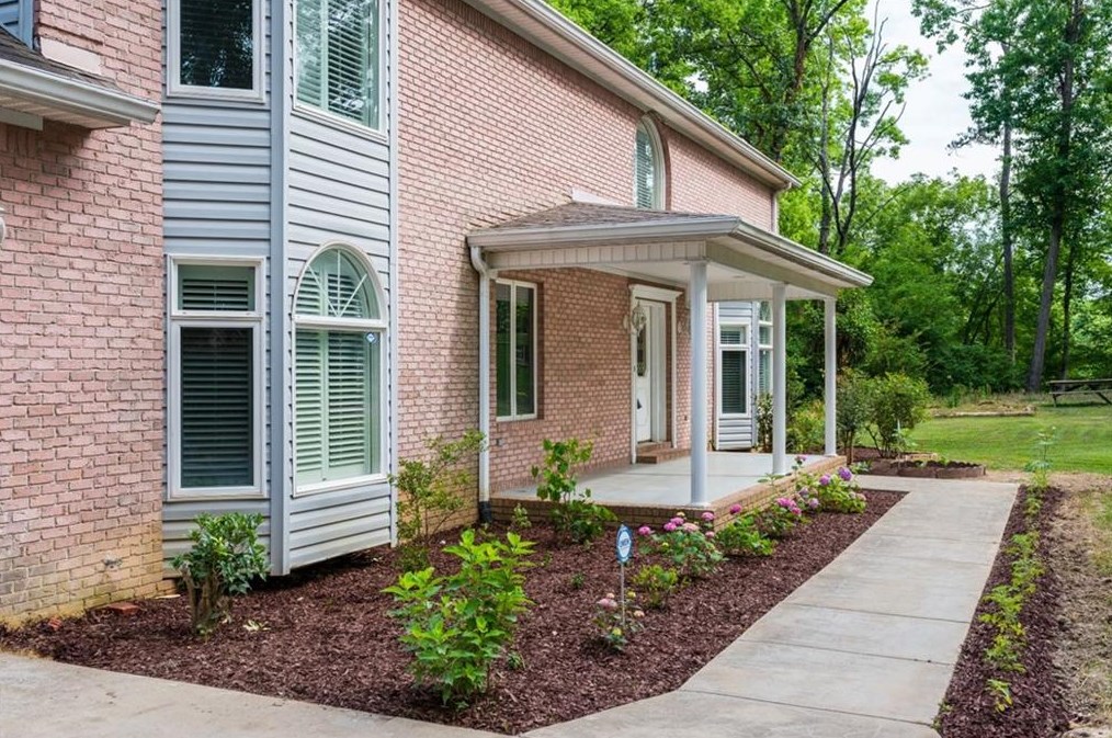 1 Castlewood Dr, Rome, GA 30165-3711