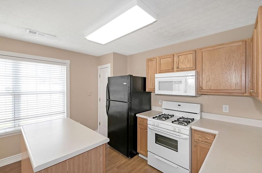 100 Silver Fox Trl, Dallas, GA 30157-8273