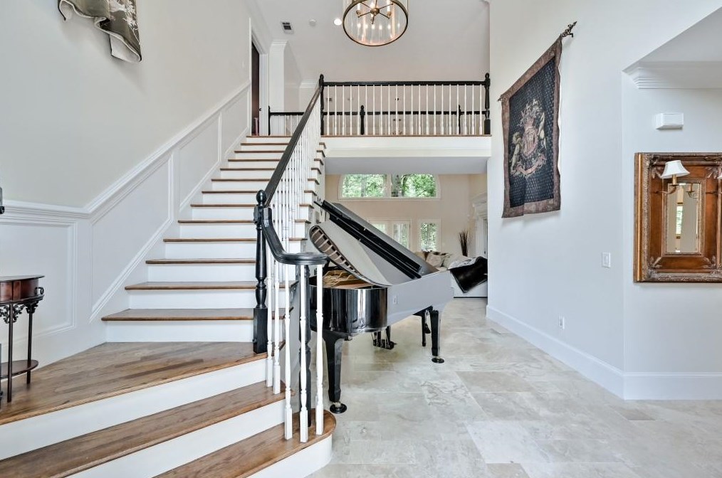 1805 River Falls Dr, Roswell, GA 30076-5114