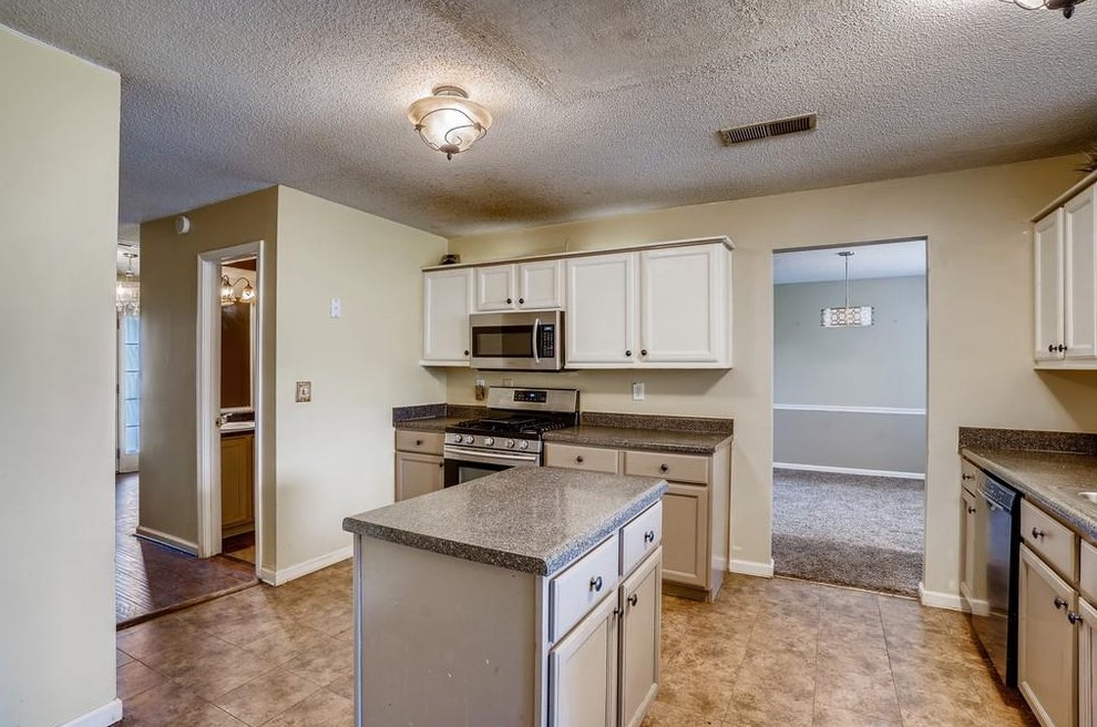 2176 Trickle Creek Ct, Decatur GA  30035-2524 exterior