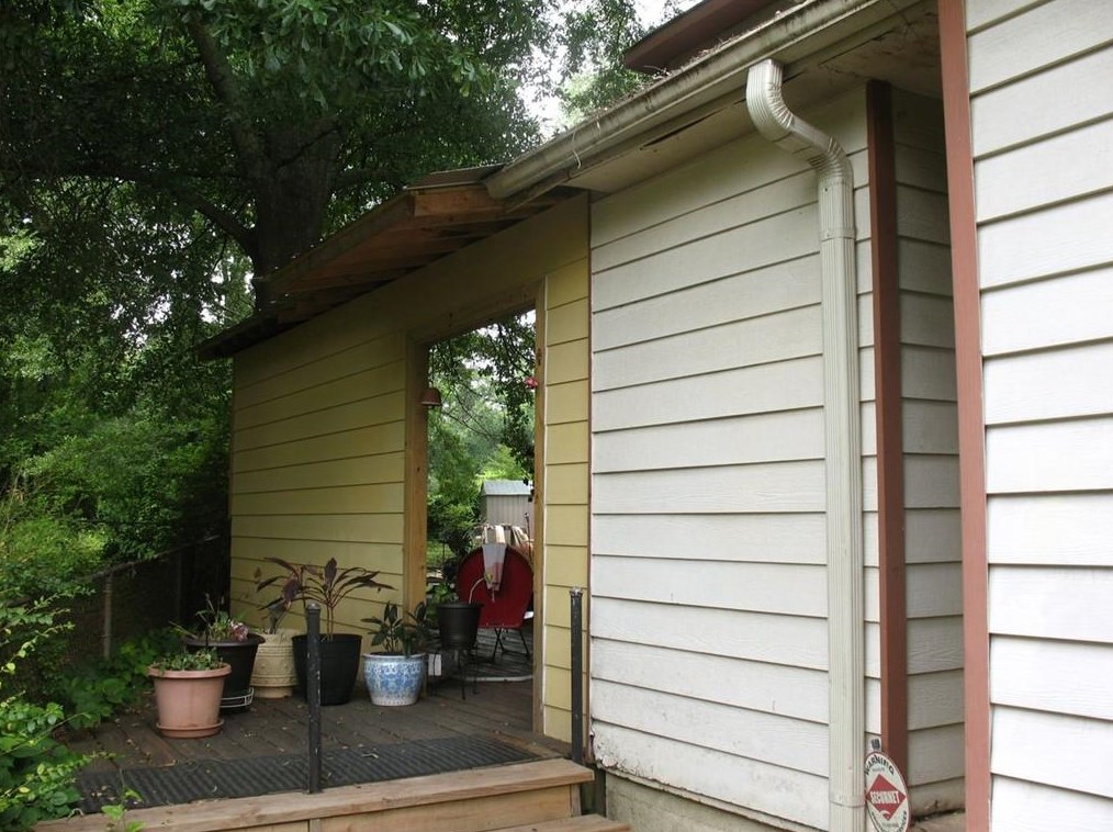 1333 Peachcrest Rd, Decatur GA  30032-2505 exterior