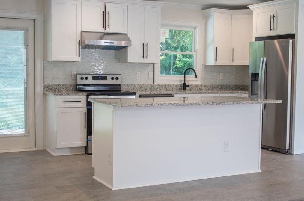 2352 Woodcastle Ln, Atlanta GA  30316-3708 exterior