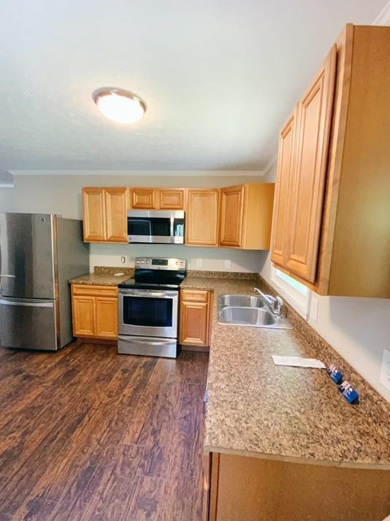 121 Adamson Dr, Carrollton, GA 30117