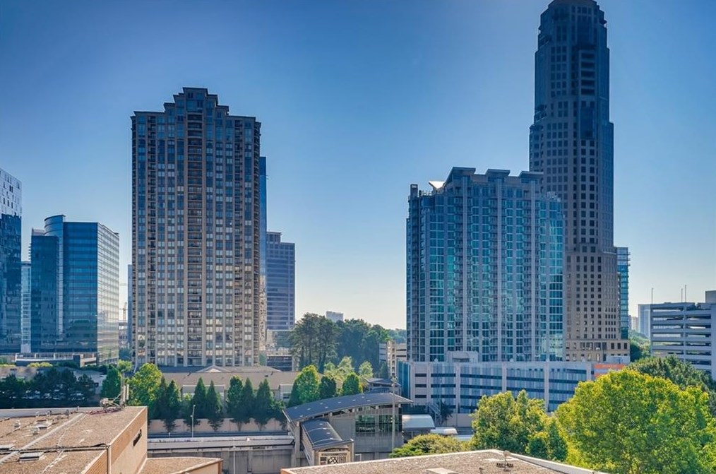 3334 Peachtree Rd, Atlanta GA  30326-6801 exterior