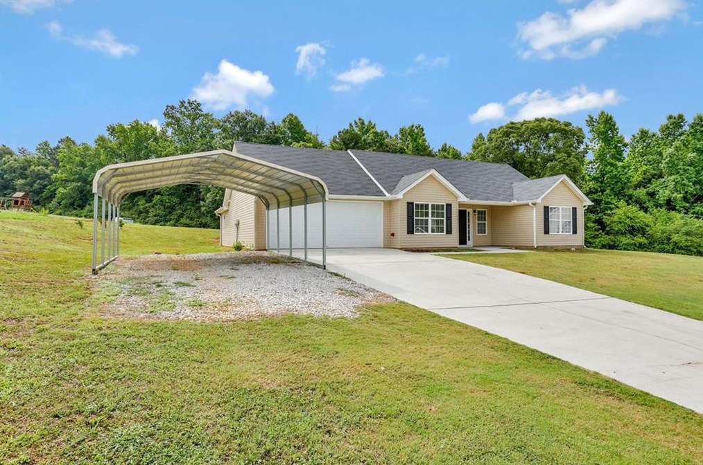 4163 Meadow Point Dr, Gillsville, GA 30543
