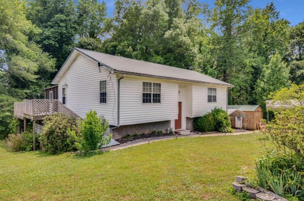 280 Hillandale St, Cornelia, GA 30531-2722