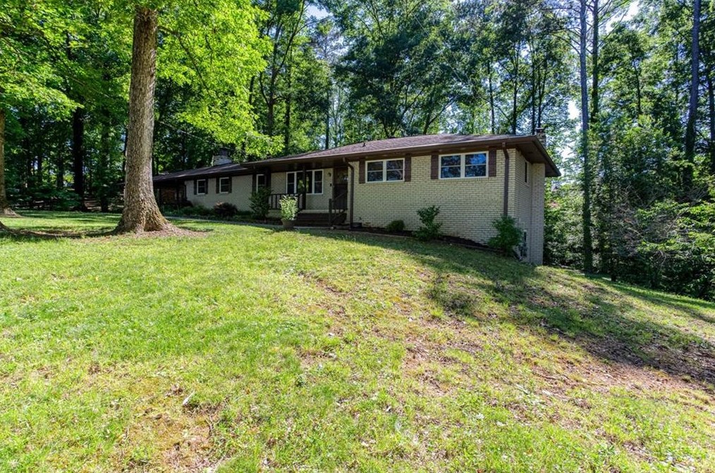 3353 Dogwood Ln, Acworth, GA 30101-3942