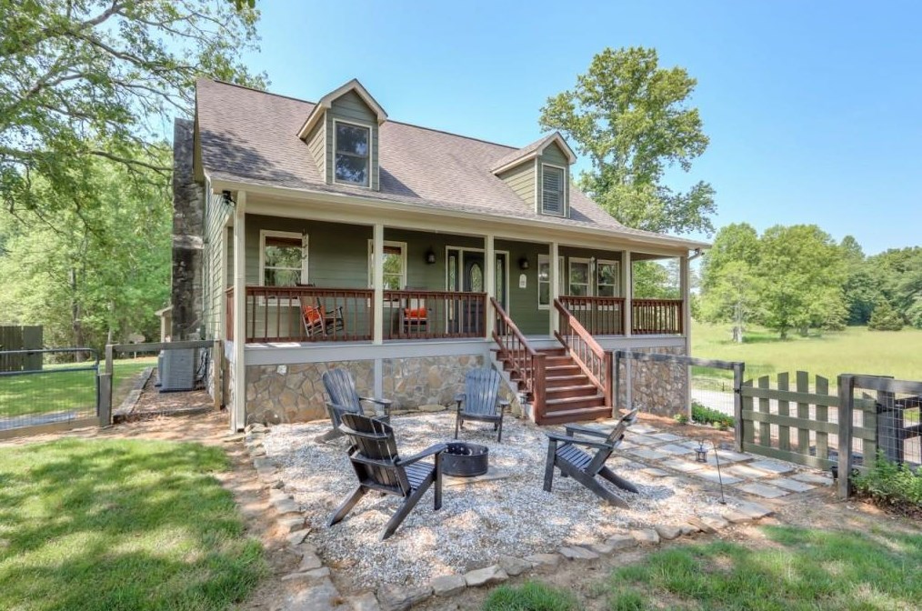 9065 Henderson Mountain Rd, Fairmount, GA 30139