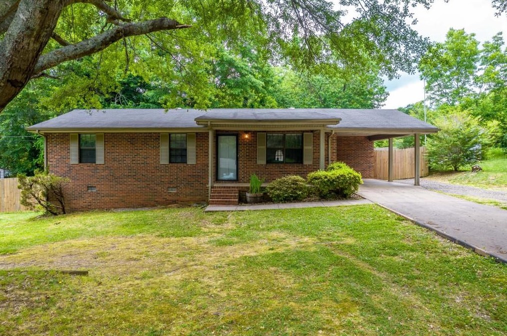 307 6th Ave, Winder, GA 30680-1817