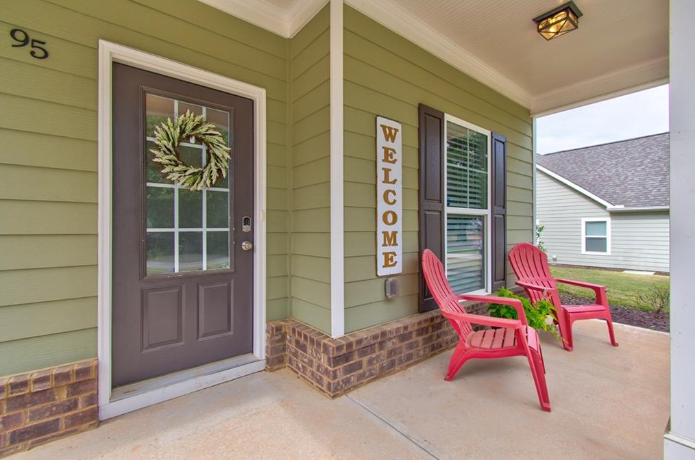 95 Mountain Creek Dr, Pendergrass, GA 30567-3703