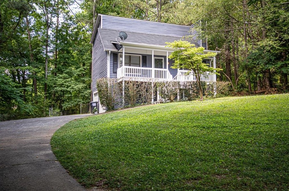 1073 Caprice Dr, Powder Springs, GA 30127-5403