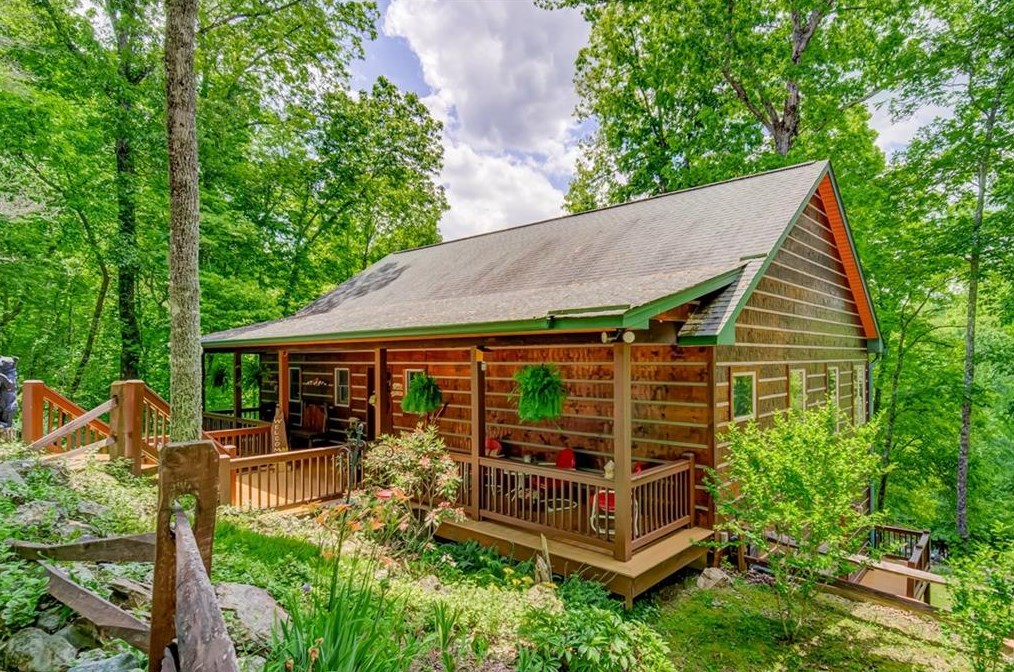 1902 Creekstone Ln, Young Harris, GA 30582
