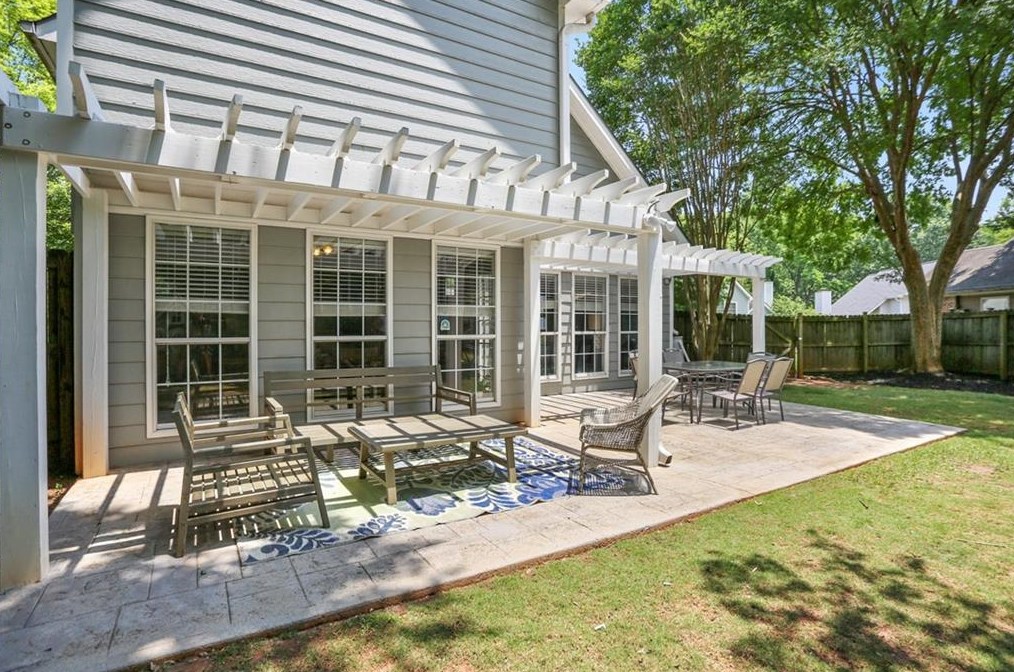 1027 Ashbury Dr, Decatur GA  30030-4167 exterior