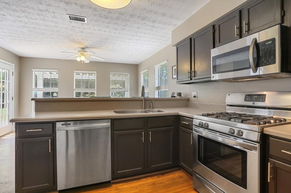 1027 Ashbury Dr, Decatur GA  30030-4167 exterior