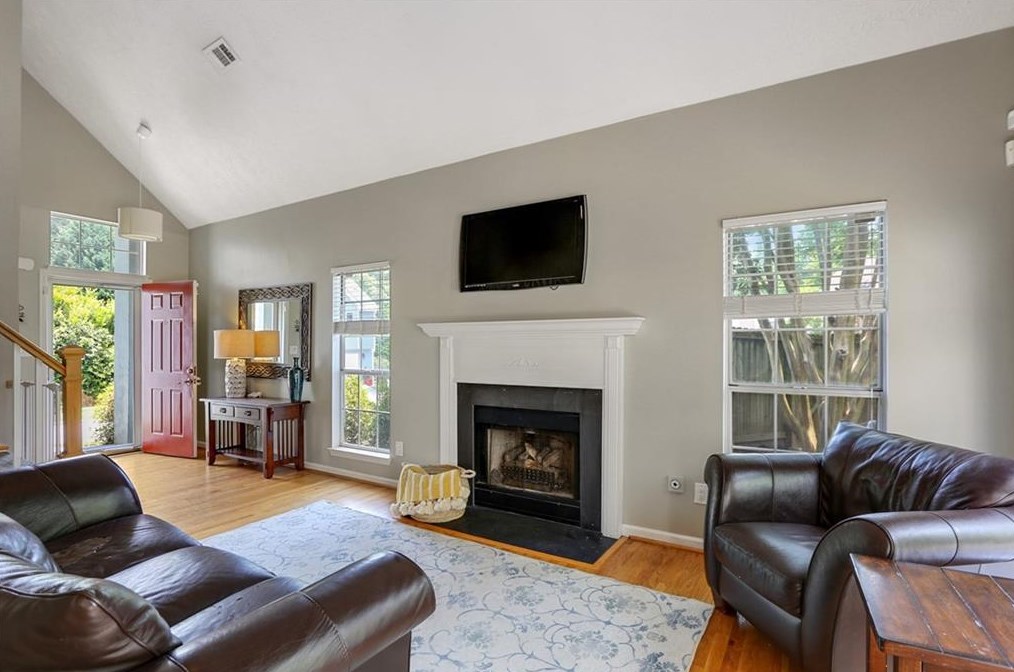 1027 Ashbury Dr, Decatur GA  30030-4167 exterior